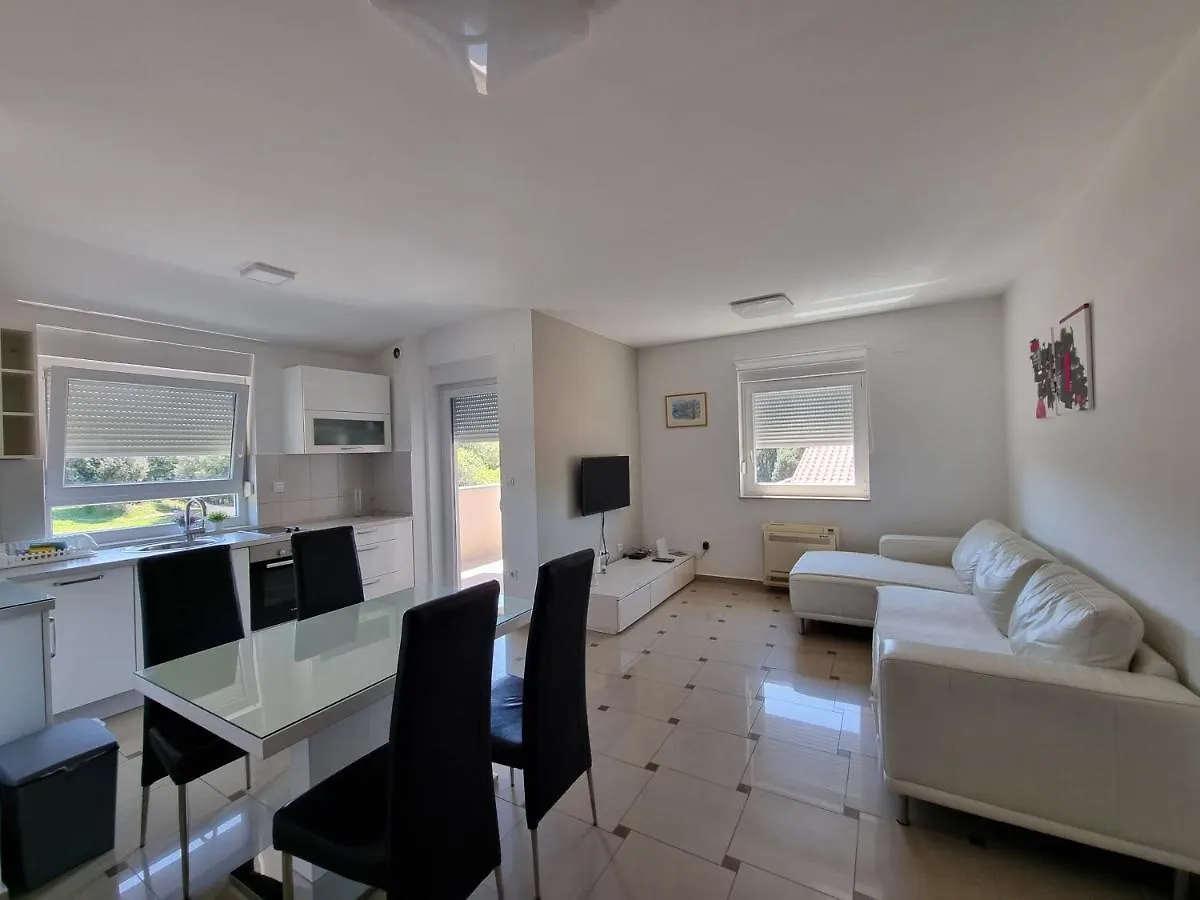 Apartment Matea Banjole 0*,  Croatia