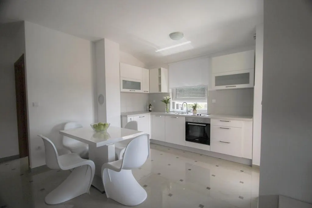 Apartment Matea location